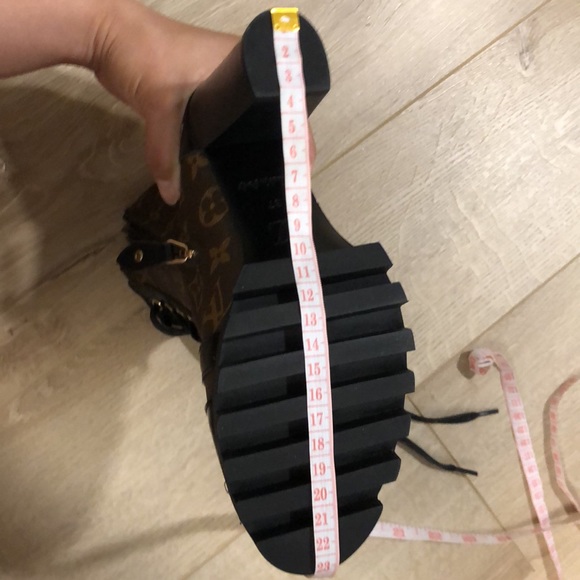 Boots - Picture 6 of 8